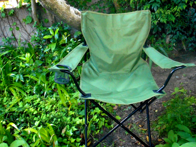 イオンのアウトドア用の椅子「HOME COORDY アームチェア」はオススメの逸品。